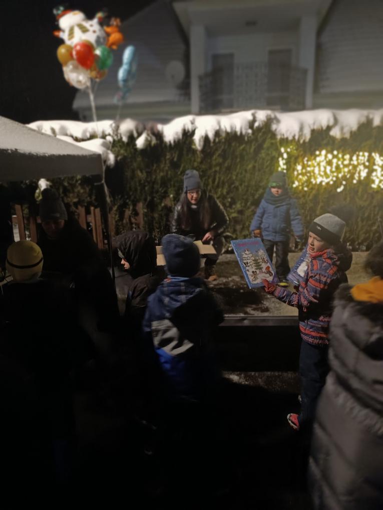 rozdávání Adventních kalendářů