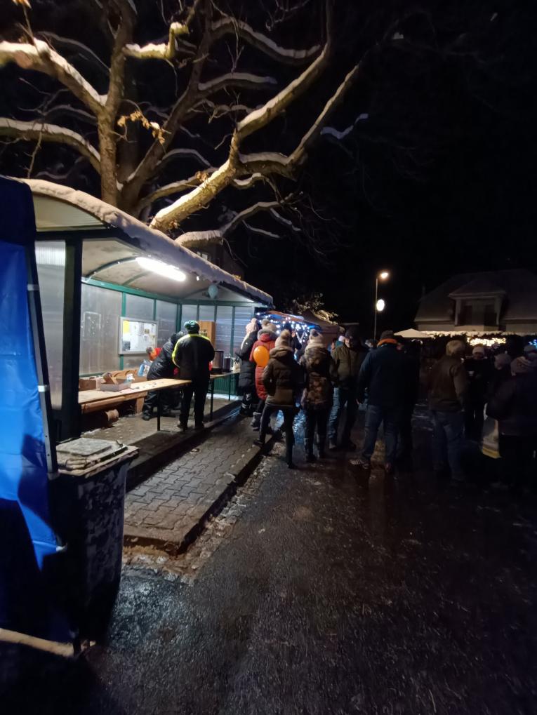 lidé a občerstvení