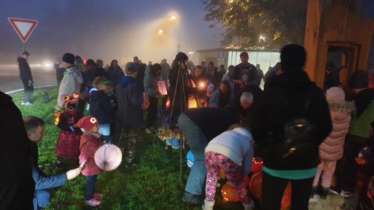 rozsvicení dýní na návsi