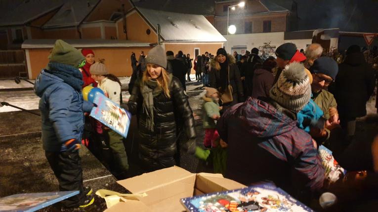 rozdávání Adventních kalendářů