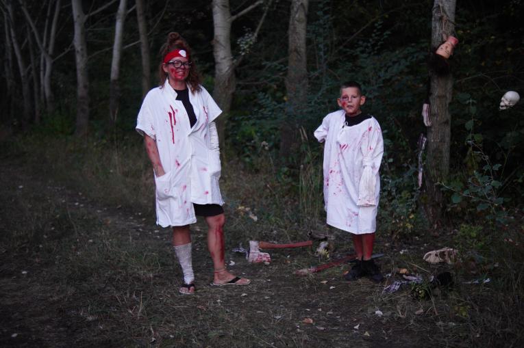 lesní masakr sekerou a&nbsp;pilou