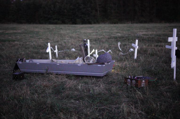 rakev a&nbsp;kříže