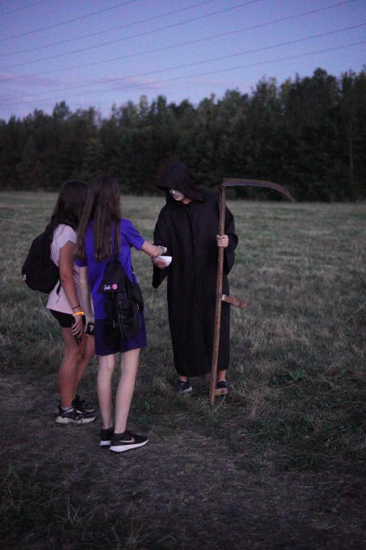 smrťák s&nbsp;kosou bere úplatky